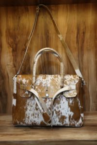 Bolso de mano de piel de vaca occidental para mujer con elegante bolso de hombro con patrón de logotipo de piel de vaca para viajes - Product Image 6