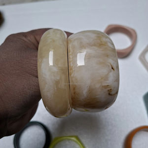 Pulseras y Brazaletes de Resina Vintage Hechos a Mano en India, Venta al por Mayor - Product Image 1