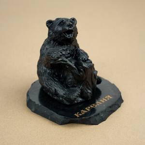 Figurine en shungite Ours avec un souche d'arbre - Product Image 2