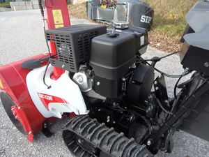 Nouvelle souffleuse à neige Ariens ST28DLE Deluxe SHO 28 pouces à deux étages, démarrage électrique, essence, qualité industrielle et bricolage, moteur sans balais - Product Image 2