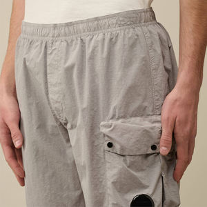 Pantalones cortos de playa de carga ecológicos grises sólidos personalizados, bañadores de verano ligeros de secado rápido para hombres con cintura elástica de bolsillo - Product Image 4