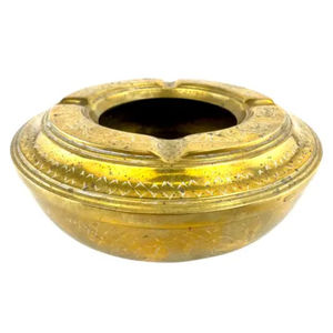 Cenicero Vintage Hecho a Mano de Latón Macizo con Grabado Floral y Geométrico Redondo, Decoración del Hogar India, Adorno de Mesa, Precio Razonable - Product Image 1