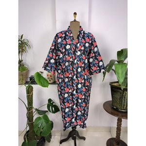 Kimono de algodón de lujo con estampado indio bohemio y diseño floral de medianoche, perfecto para vacaciones de verano. - Product Image 3