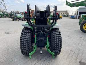 Tractor John Deere 1025R de Calidad, Multifuncional, 4x4, Mini Tractor de Ruedas con Motor de 25HP, 4WD, Apto para Todas las Aplicaciones Agrícolas - Product Image 5