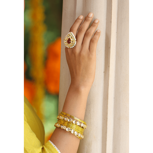 Ensemble de bijoux fins Kundan plaqué or combo bracelets et anneaux menottes - Product Image 1