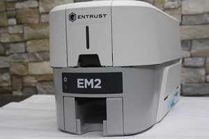 Impresora de tarjetas de identificación IMPRESORA automática de tarjetas PVC Entrust EM2 Impresora de tarjetas de identificación de doble cara - Product Image 6