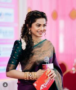 Nouveau Saree en soie Banarsi à la mode avec chemisier pièce économique Style Bollywood tenue de fête pour les femmes indiennes en gros de Surat - Product Image 6