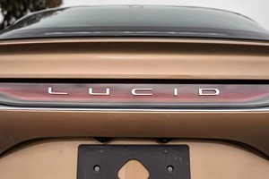 Lucid Air Dream Edition 2022, Certificado de Alto Rendimiento, Usado en Buen Estado, 111 Caballos de Fuerza, Motor Dual, Tracción en las Cuatro Ruedas, Color Eureka Gold - Product Image 4