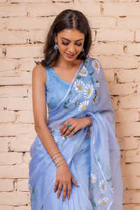Saree doux Kota Doria peint à la main à fleurs de qualité supérieure avec chemisier en soie d'art disponible à la vente d'Inde - Product Image 3