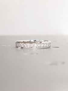 แหวนแต่งงานตลอดกาลดีไซน์คลาสสิกสีขาวทอง14k ประดับด้วยแถบเพชรที่ปลูกในห้องทดลองหรูหราสำหรับเธอ - Product Image 4