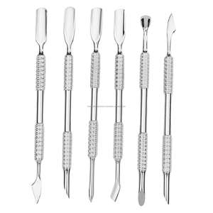 Kit professionnel de repousse-cuticules double embout en acier inoxydable réutilisable, personnalisable OEM, outil de manucure argenté pour le nettoyage des ongles - Product Image 1