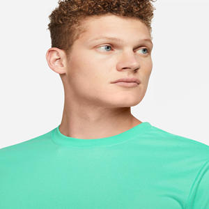 Camiseta de fitness Light Menta para hombre: tela de Jersey suave, ajuste estándar relajado, 100% poliéster - Product Image 3