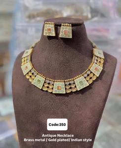 Ensemble de bijoux de mariée antiques gracieux avec boucles d'oreilles et look lourd idéal pour les réceptions de mariages et les célébrations ethniques - Product Image 3