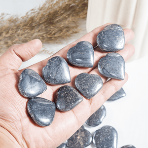 Offre Spéciale : Cœurs Miniatures en Hématite Sculptés à la Main en Cristal Naturel pour Décoration, Méditation et Relaxation – Prix de Gros - Product Image 6