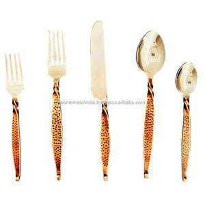 Ensemble de couverts en métal plaqué or de haute qualité Couverts au design fait à la main Ensemble de 5 pour les fêtes Hôtels Cuisine de l'Inde Meilleurs prix - Product Image 5