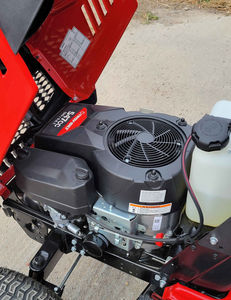 Tracteur à roues Snapper SPX110 Top Garden Machinery, transmission par engrenages, 4 roues motrices, éjection latérale, moteur bicylindre en V, composants principaux du moteur, boîte de vitesses - Product Image 6