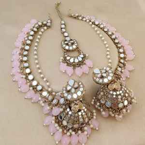 Boucles d'oreilles longues de qualité supérieure avec chaîne de soutien avec Maang Tikka Pearl & Kundan Boucles d'oreilles de mariée ou de fête Boucles d'oreilles à la mode - Product Image 6