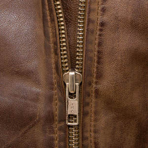 Blousons en cuir pour femmes à faible MOQ - Col montant, design uni, imperméables et écologiques, haute qualité pour l'automne - Product Image 6