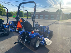 Tracteurs d'occasion New Holland Work Master 25S avec 4 roues motrices et chargeurs à vendre - Product Image 3