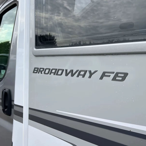 Meilleurs mini camping-cars de luxe en forme de larme, caravanes tout-terrain pour le camping familial, construction en acier/aluminium, réglage de l'air et de l'eau - Product Image 6