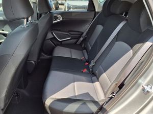 SUV Compacto Urbano Usado Gris Brillante 2025, Tracción Delantera, Automático, Interior Premium - Product Image 3