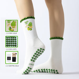 Chaussettes Pilates tricotées respirantes pour femmes Logo brodé personnalisé à volants Heart Grip Design Alo Chaussettes en gros - Product Image 1