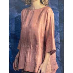 Blusa de Seda para Mujer PADMA, Color Rosa Polvoriento, con Cuello Alto de Satén y Decoración de Encaje, Corte Holgado, Talla Única (XS-XL) - Product Image 3