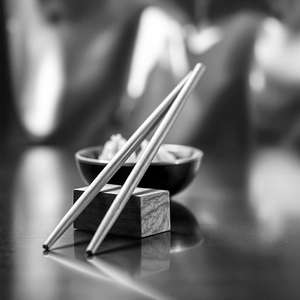 Baguettes en bois écologiques fabriquées à la main lisses légères durables pour les boulettes de sushi authentiques repas asiatiques pour les mariages - Product Image 4