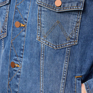 แจ็คเก็ตยีนส์ผู้ชายน้ำหนักเบาสำหรับฤดูหนาว กำลังเป็นที่นิยม พร้อมโลโก้ด้านหน้า บริการ OEM แบบกำหนดเอง ราคาสมเหตุสมผล ดีไซน์ล่าสุด - Product Image 5