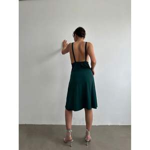 Vestido Casual Topshow con Tirantes, Cuello en V y Largo hasta la Rodilla, Color Petrol, Opciones de Venta al Por Mayor Disponibles - Product Image 1