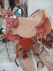 Silla de montar de cuero premium hecha a mano para carreras, estilo western e inglés, con estructura de madera/fibra de vidrio/plástico, personalización disponible - Product Image 1