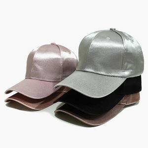 Sombrero deportivo Gorras de béisbol de satén de seda lisa en blanco brillante para mujeres y hombres - Product Image 4