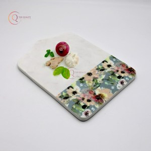 Fabuleuse planche à découper de cuisine en marbre blanc pur avec impression de fleurs uniques et blocs à découper de qualité supérieure pour décor d'ustensiles de cuisine - Product Image 3