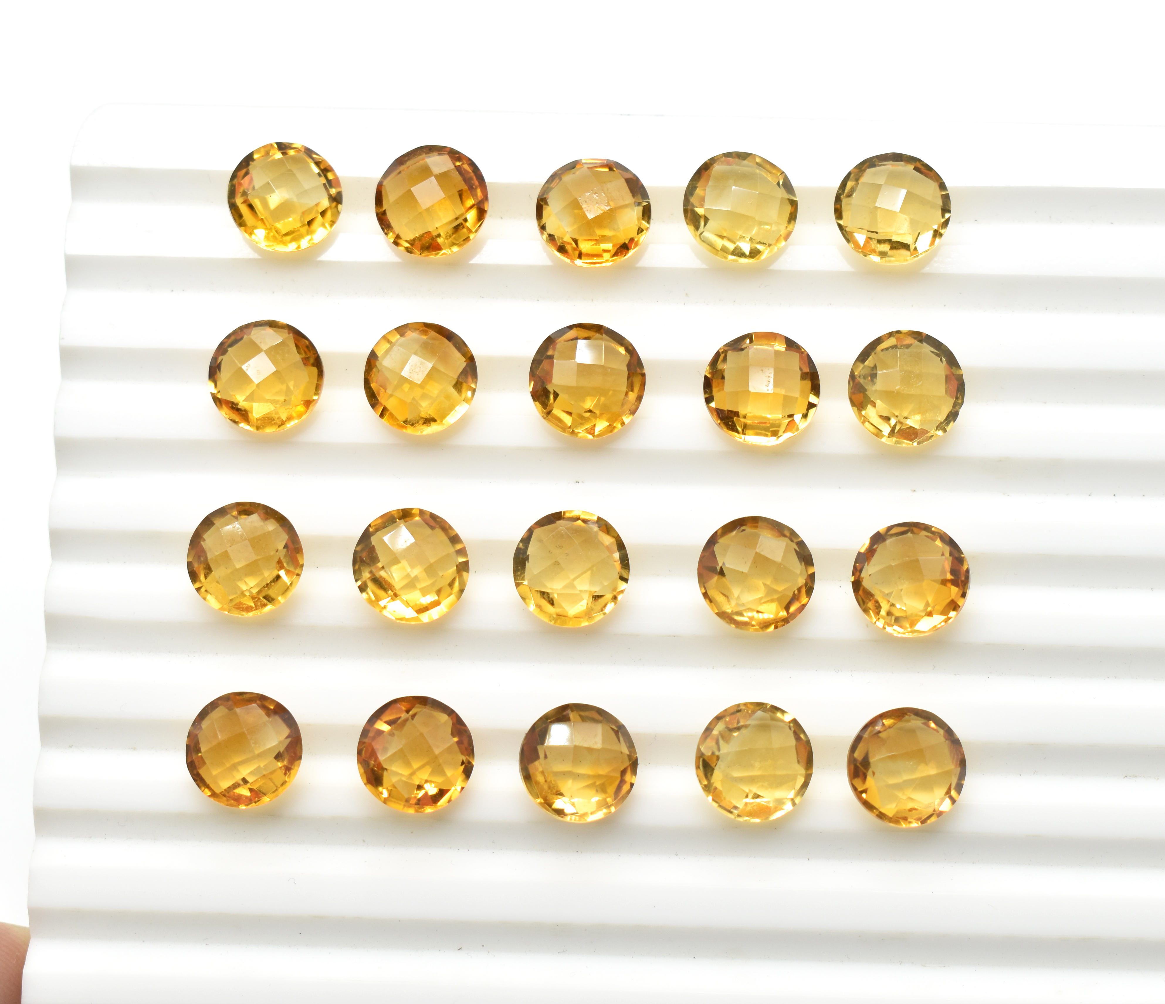 สีเหลือง