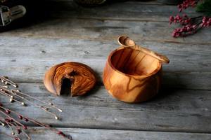 Recipiente de almacenamiento pulido de sal y pimienta de madera de acacia redondo Premium hecho a mano por Crescent Crafts - Product Image 6