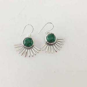 Boucles d'oreilles cabochon en malachite de créateur en argent sterling 925 pour mariage ou cadeau, vente en gros en ligne pour femmes - Product Image 4