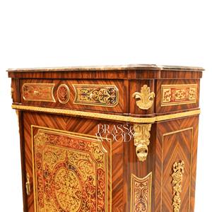 Mueble Zapatero de Lujo Estilo Francés con Tapa de Mármol Oscuro, Intrincada Marquetería Boulle y Detalles en Latón Dorado para Salón de Palacio - Product Image 3