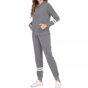 Conjunto de 2 piezas de chándal informal con logotipo personalizado OEM, Sudadera con capucha recortada en blanco y chándal de salón para mujer, conjunto de dos piezas para mujer, pantalones de chándal para correr - Product Image 3