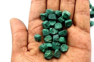 อัญมณีมาลาไคต์แท้8-10มม. 25ชิ้นอัญมณีหลวมแร่มรกตธรรมชาติรูปร่างไม่สม่ำเสมอสำหรับทำเครื่องประดับ - Product Image 2