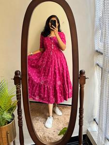 Vestido Midi Rosa inspirado en Bollywood de primera calidad para mujer Diseñador elegante Bandhani Print A-Line Silhouette Festive Daily Wear - Product Image 2