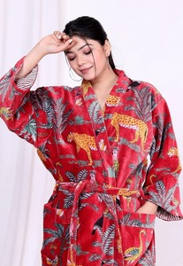 Peignoir de bain en velours de coton pour femme Boho Christmas Wear Red Tiger Design Cadeau d'été pour elle fait à la main en Inde - Product Image 5