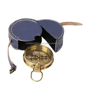 Antiker 2-Zoll-Messingkompass Thoreaus Go sicher Zitat Gravierter Messing-Taschen kompass mit gestempelter Ledertasche zur Verwendung Dekor
