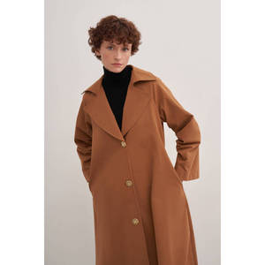 Manteau plissé couleur tan - Vêtement d'extérieur tissé coupe-vent pour l'automne - Product Image 3