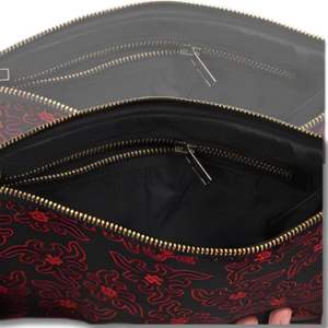 กระเป๋าสตางค์ผ้าบาติกสไตล์วินเทจที่ดีที่สุดจากอินโดนีเซียยาวหนังสังเคราะห์รูปทรงเรขาคณิตแบบมีซิปปิด - Product Image 6