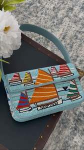 Sac à bandoulière brodé d'art traditionnel avec une sangle confortable - Product Image 4