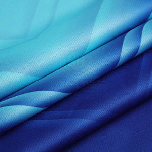 T-shirt de sport au toucher doux et confort équilibré, avec tissu léger et performance fluide - Product Image 4