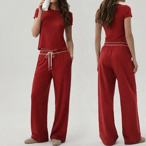 Ensemble de pyjama 2 pièces rouge pour femme, col rond, manches courtes, pantalon large à taille haute avec cordon de serrage, couleur unie, en coton respirant - Product Image 1
