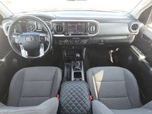 Voiture d'occasion de qualité abordable, Toyota Tacoma 2022, conduite à gauche - Product Image 2