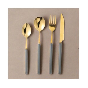 Ensemble de couverts en acier inoxydable de qualité supérieure avec silhouette élégante et finition brillante, idéal pour les dîners et les célébrations - Product Image 6
