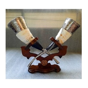 Cuerno Vikingo Decorativo Natural Ecológico Hecho a Mano, Concha Pulida, Estilo Animal Religioso, Soporte de Madera Metálico Personalizado - Product Image 1